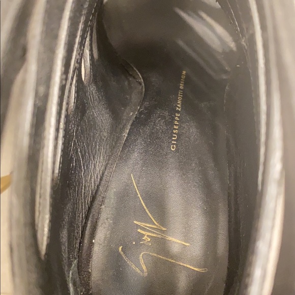 Black booties with gold heel. Giuseppe Zanotti - Picture 5 of 9
